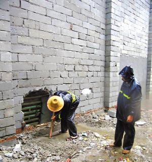 中央空调雨水倒灌的原因及应对措施（雨水倒灌导致中央空调故障）