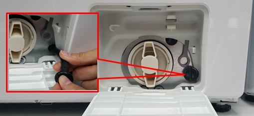 洗衣机外壳进水漏水的修理方法（简单解决洗衣机外壳进水漏水的关键步骤）